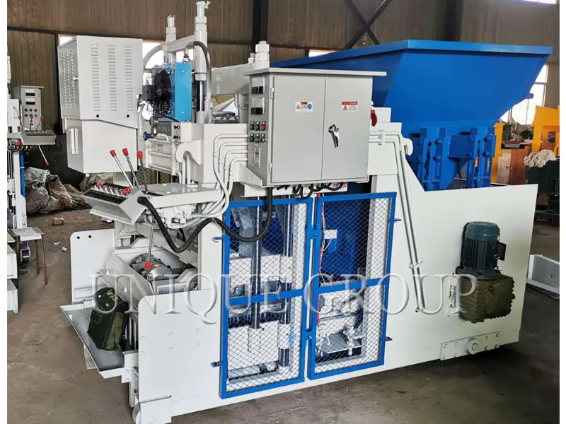 Raw materials of concrete no-burning brick machine